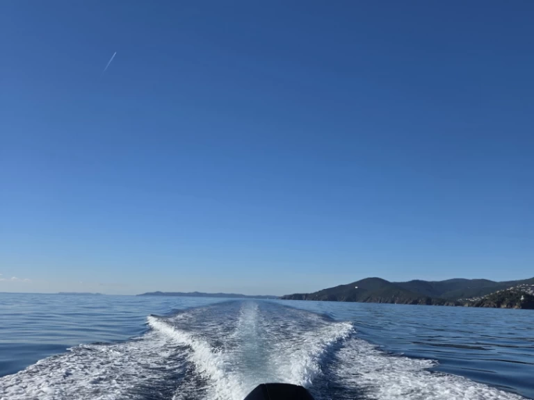 Alquiler de Sea Water Sea Water Phantom 280 en Port de Cavalaire-sur-Mer