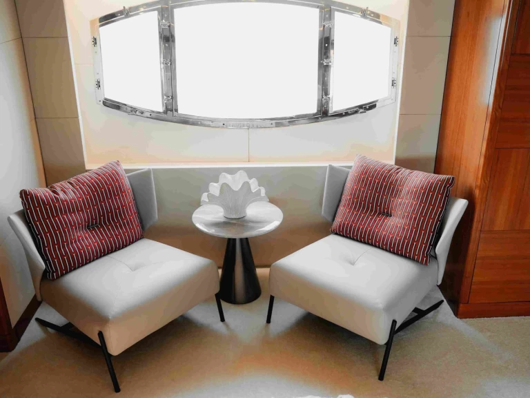 Alquiler de embarcaciones Majesty Yachts 110 enDubai Marina en Samboat