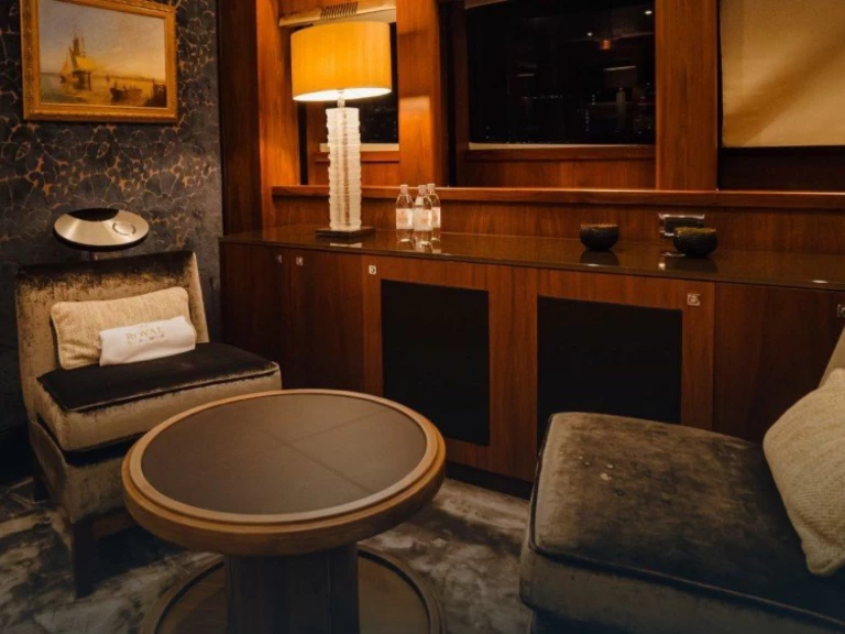 Sunseeker 131 de alquiler a Dubai Marina