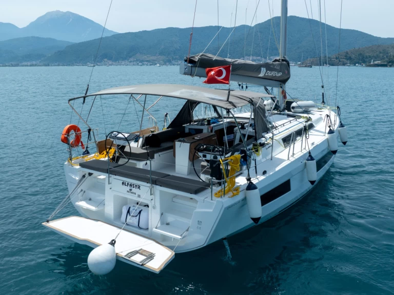 Alquiler de barcos Fethiye barato de Dufour 44