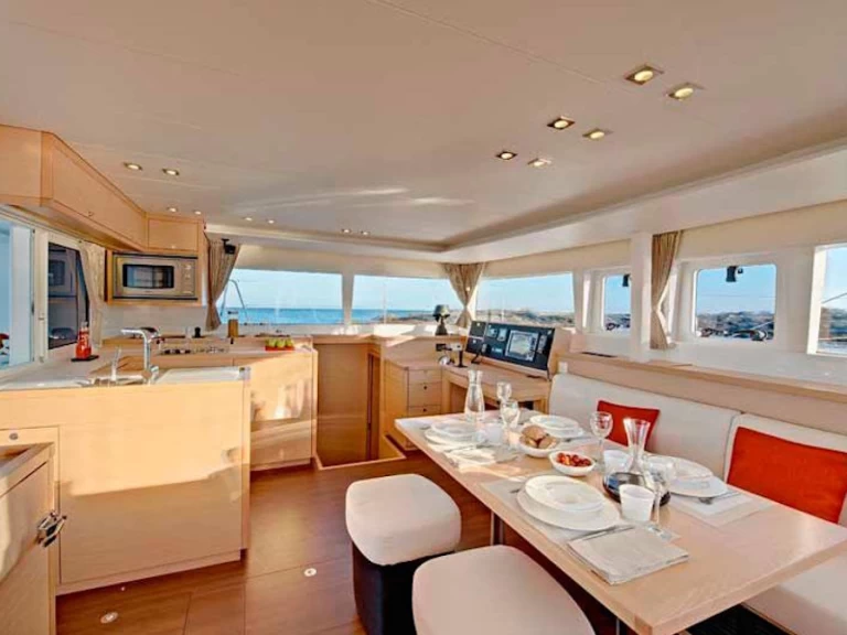 Alquiler de Catamarán, con o sin patrón Lagoon Vlychada