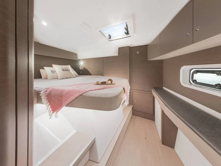 Catamarán para alquilar Lávrio al mejor precio