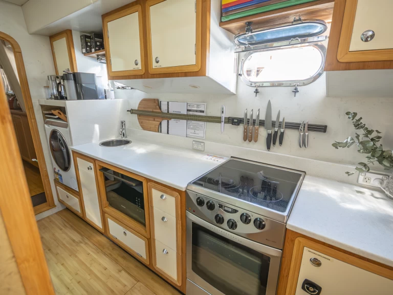 Alquiler de barcos Airlie Beach barato de Custom Expedition Yacht