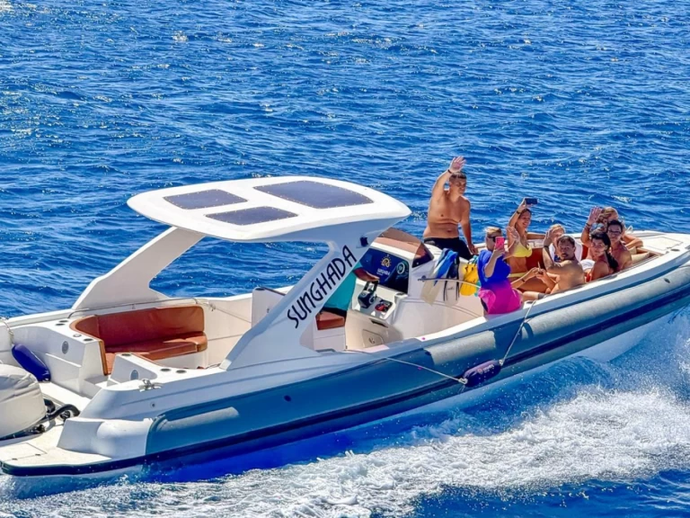 Alquiler Neumática Master con o sin  título de navegación