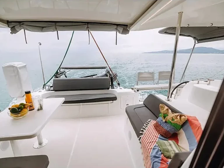 Alquiler de barcos Nikiána barato de Excess 11