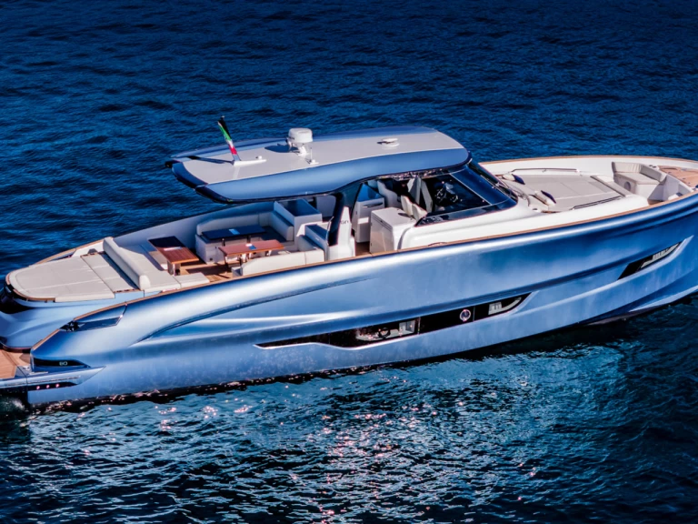 Alquiler Lancha Solaris Power con o sin  título de navegación