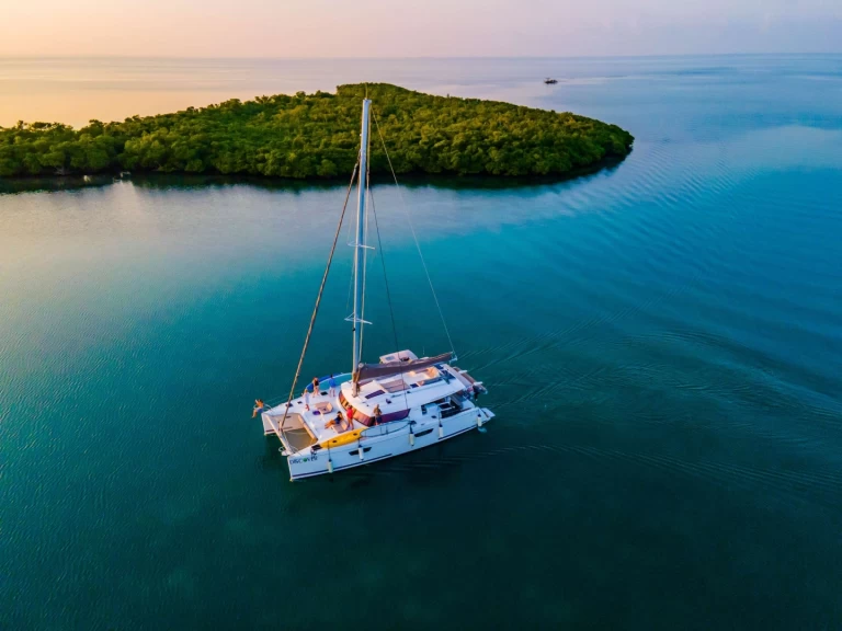 Alquiler Catamarán Fountaine Pajot con o sin  título de navegación