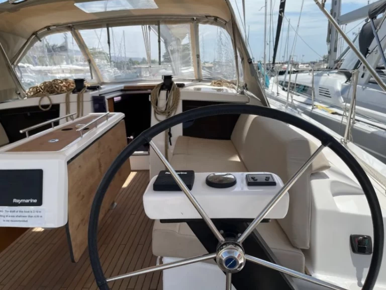 Alquiler de Dufour Dufour 430 Grand Large en Atenas