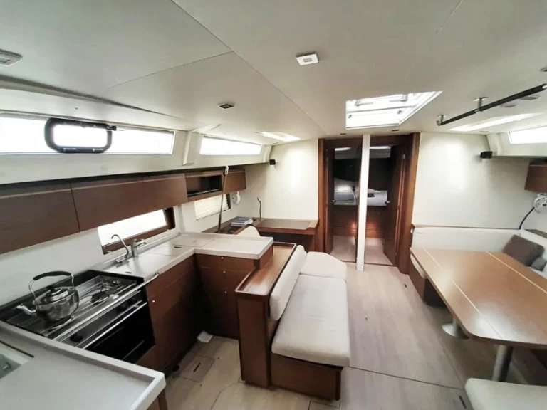 Alquiler de Velero, con o sin patrón Bénéteau Atenas