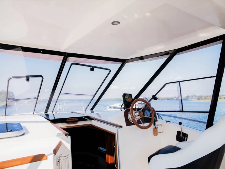 Alquiler de embarcaciones Futura 860 enOgonki en Samboat