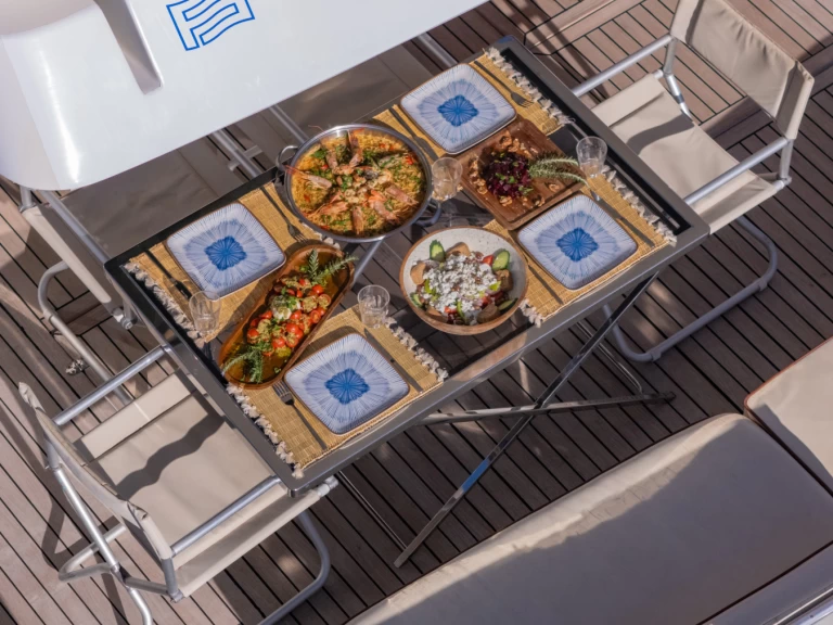 Alquiler Lancha Ferretti con o sin  título de navegación