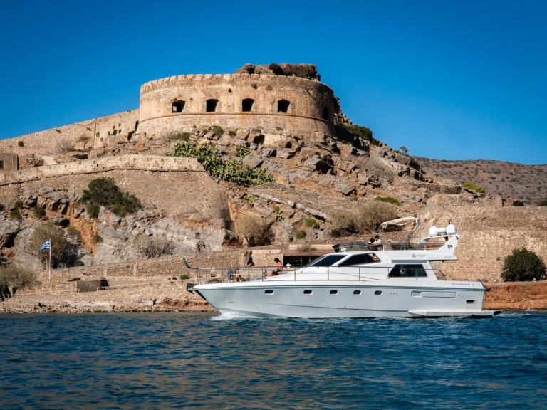 Alquiler de embarcaciones Ferretti Altura 52 S enAgios Nikolaos en Samboat