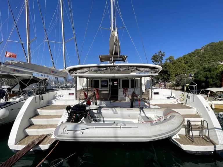 Lagoon Lagoon 450 F de alquiler a Álimos