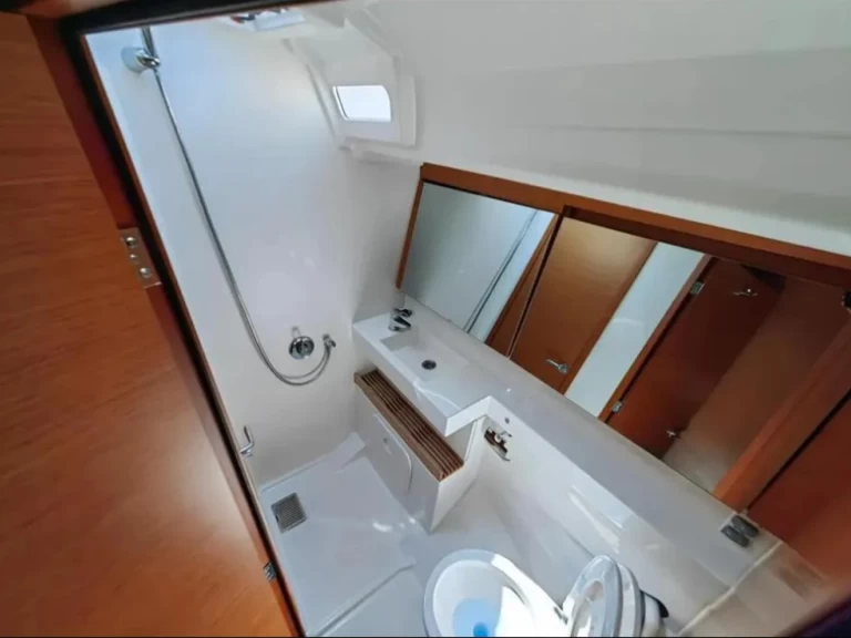 Jeanneau Sun Odyssey 440[G] de alquiler a Álimos