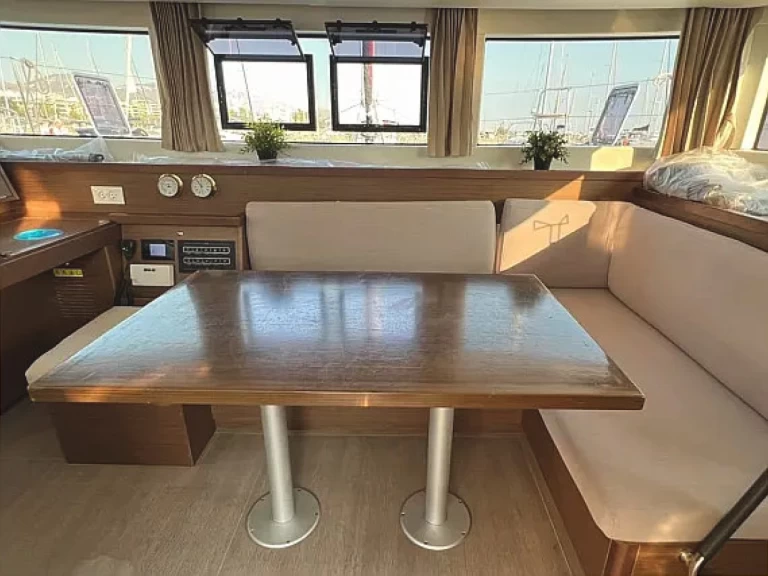 Catamarán para alquilar Álimos al mejor precio