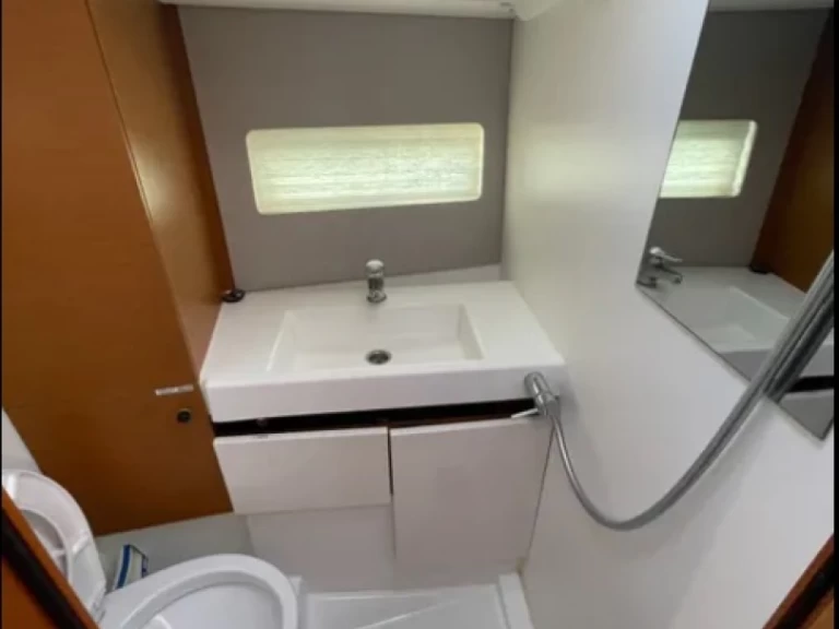 Alquiler de Jeanneau Sun Odyssey 490 en Álimos