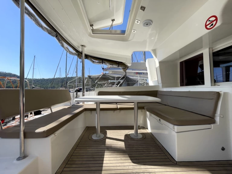 Alquiler de embarcaciones Lagoon Lagoon 450 F enÁlimos en Samboat