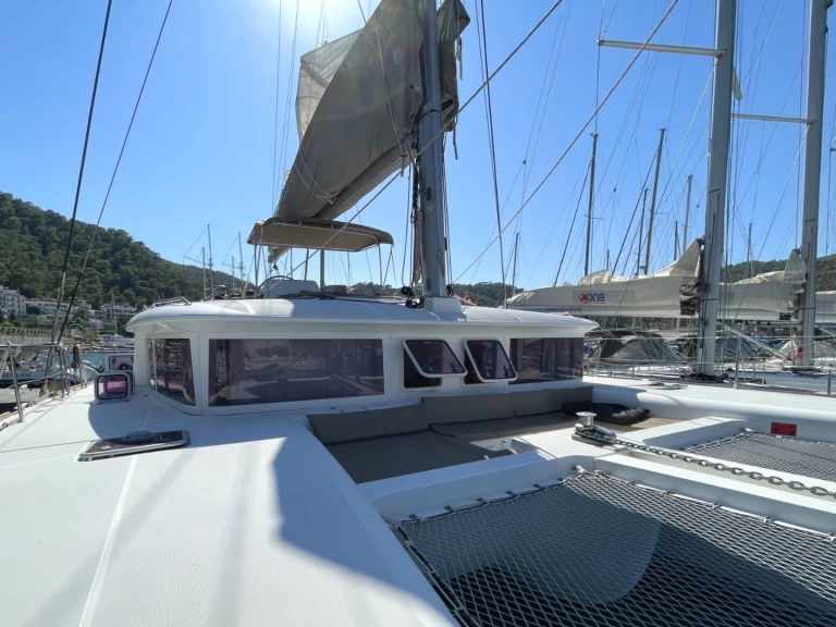 Alquiler de Catamarán, con o sin patrón Lagoon Álimos