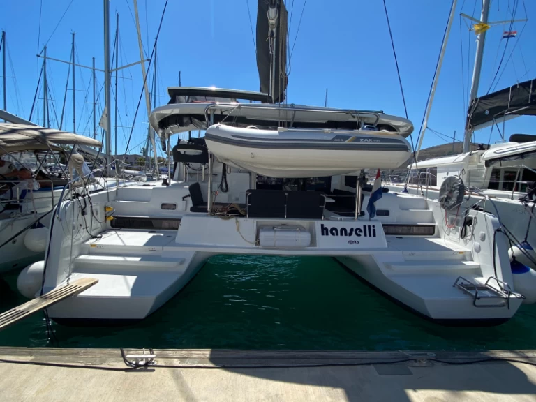 Alquiler de embarcaciones Lagoon Lagoon 42 enLe Marin en Samboat