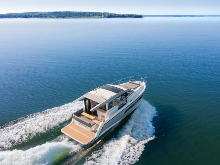 Alquiler Lancha Sealine con o sin  título de navegación