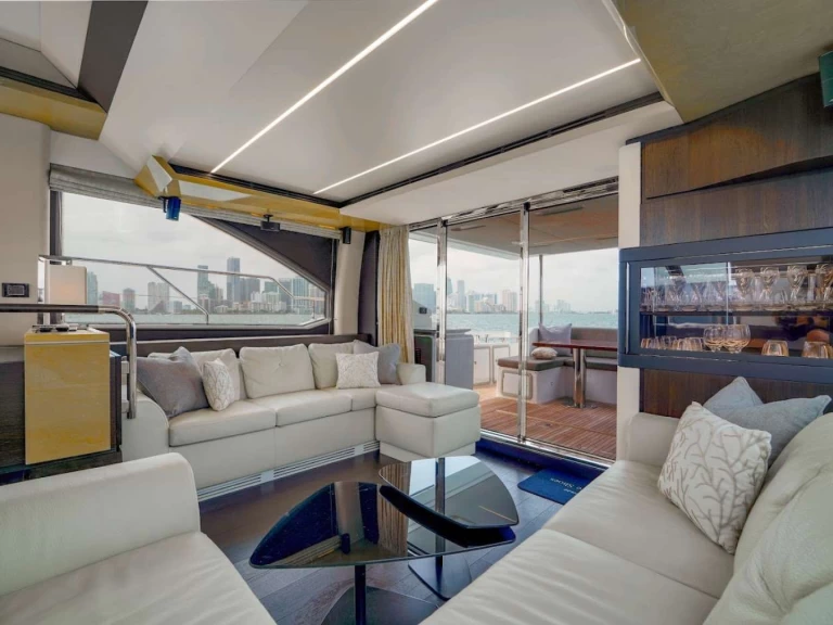 Alquiler de Azimut Paragon en Coconut Grove