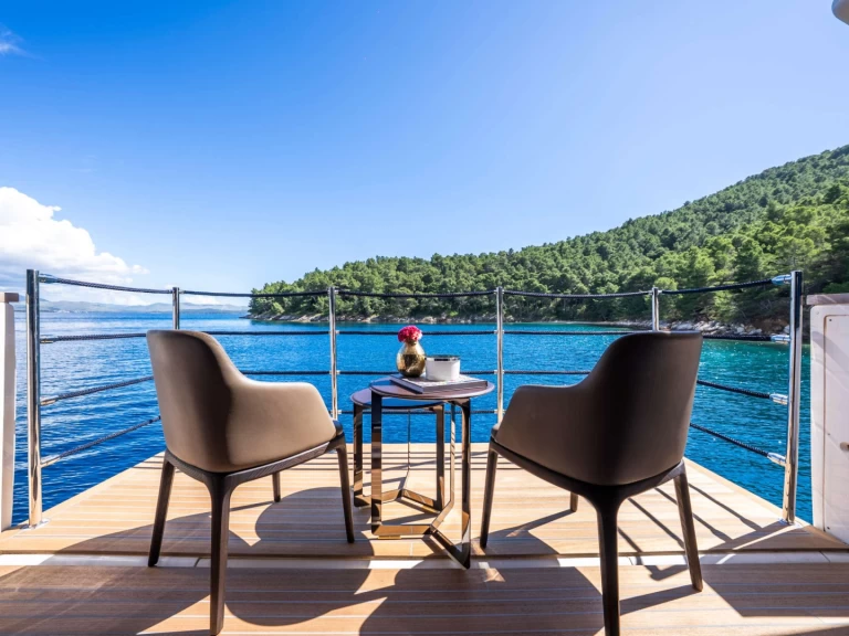 Alquiler de Yate de lujo, con o sin patrón Custom Line Provenza-Alpes-Costa Azul