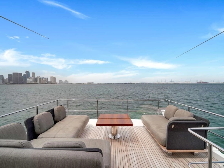 Alquiler Yate de lujo Azimut con o sin  título de navegación