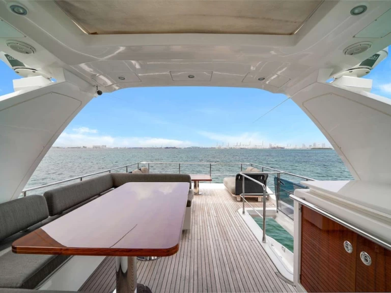 Azimut Paragon de alquiler a Coconut Grove