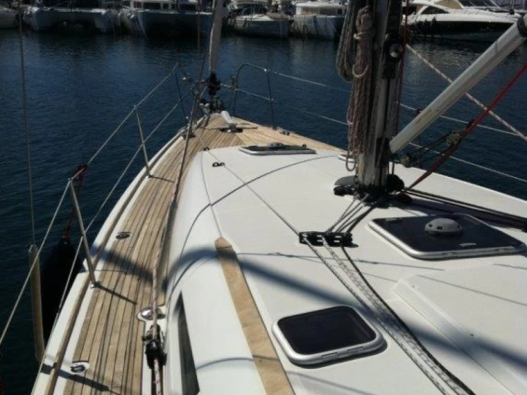 Alquiler de Jeanneau Sun Odyssey 42i en Nidrí