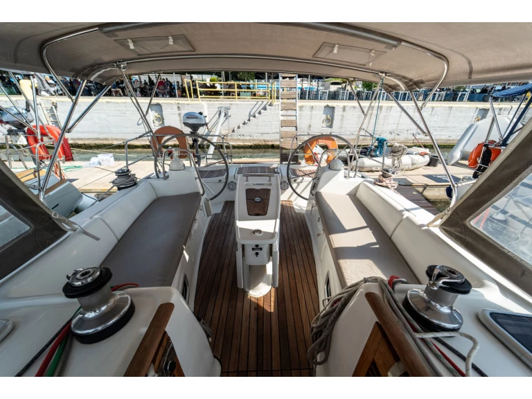 Velero para alquilar Kavála al mejor precio