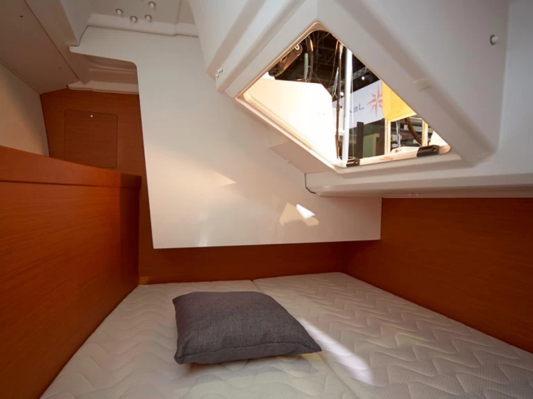 Alquiler Velero Jeanneau con o sin  título de navegación