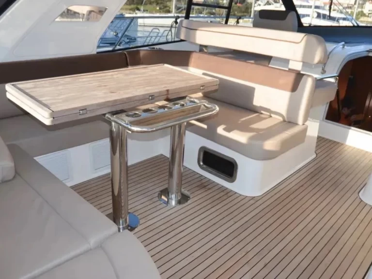 Alquiler Lancha Bavaria con o sin  título de navegación