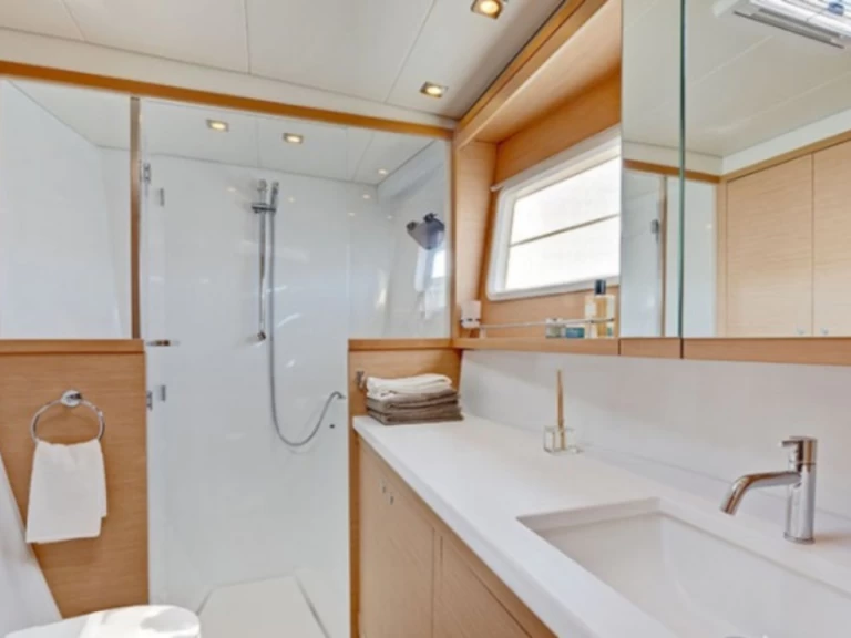 Catamarán para alquilar Lávrio al mejor precio