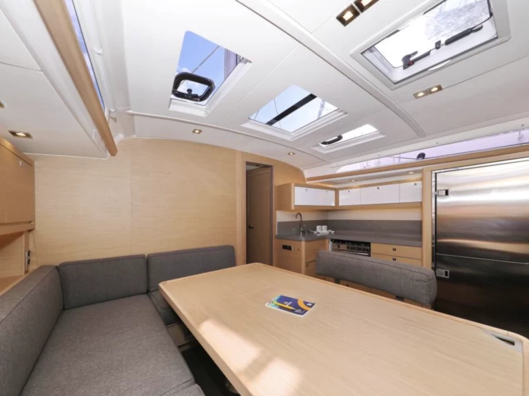 Dufour Dufour 470 de alquiler a Seget Donji