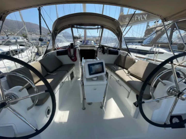 Alquiler de embarcaciones Jeanneau Sun Odyssey 419 enParos (Isla) en Samboat
