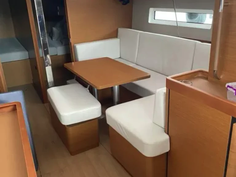 Alquiler de Velero, con o sin patrón Jeanneau Gouviá