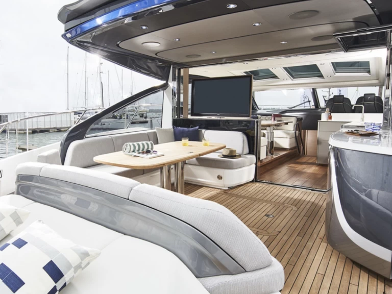 Alquiler de Princess Princess V55 en Port de Saint Tropez