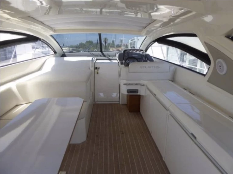 Alquiler Lancha Azimut con o sin  título de navegación