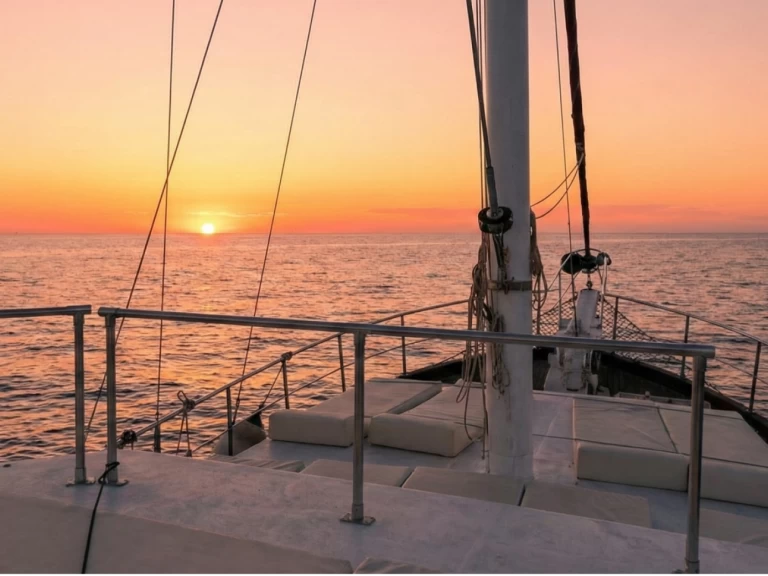 Yate de lujo para alquilar Castellammare del Golfo al mejor precio