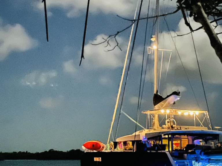 Alquiler de embarcaciones Lagoon Ventana al Mar enCiudad de Belice en Samboat