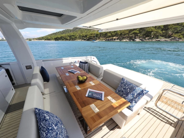 Alquiler Lancha Fjord con o sin  título de navegación