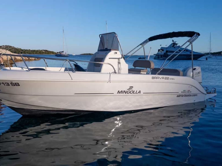 Alquiler de embarcaciones Mingolla Brava 22 Open enŠibenik en Samboat