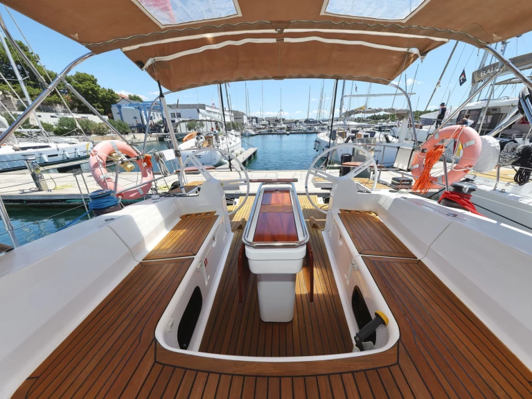 Alquiler de Elan Impression 45 en Šibenik