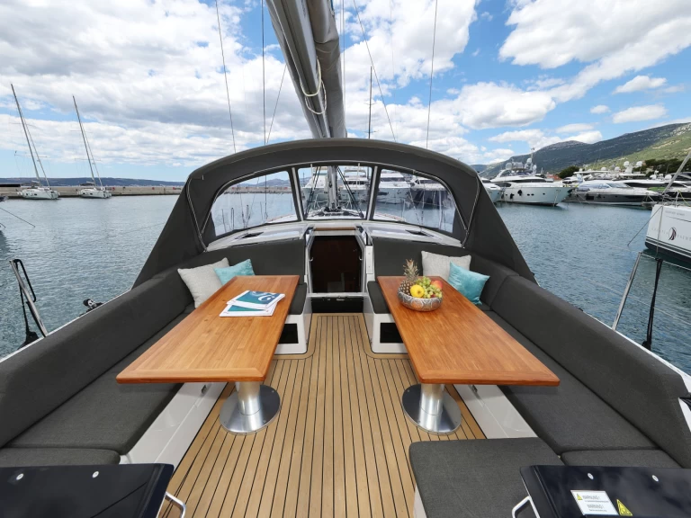 Velero para alquilar Kaštela al mejor precio