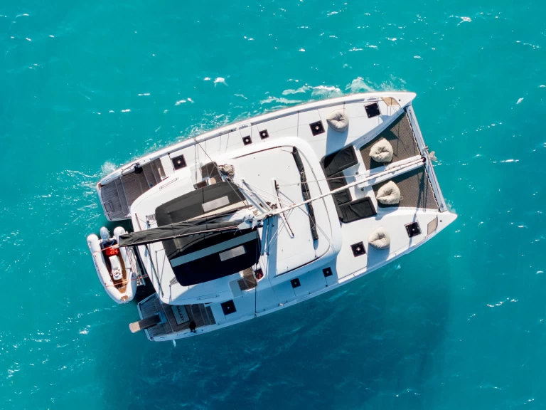Catamarán para alquilar Álimos al mejor precio