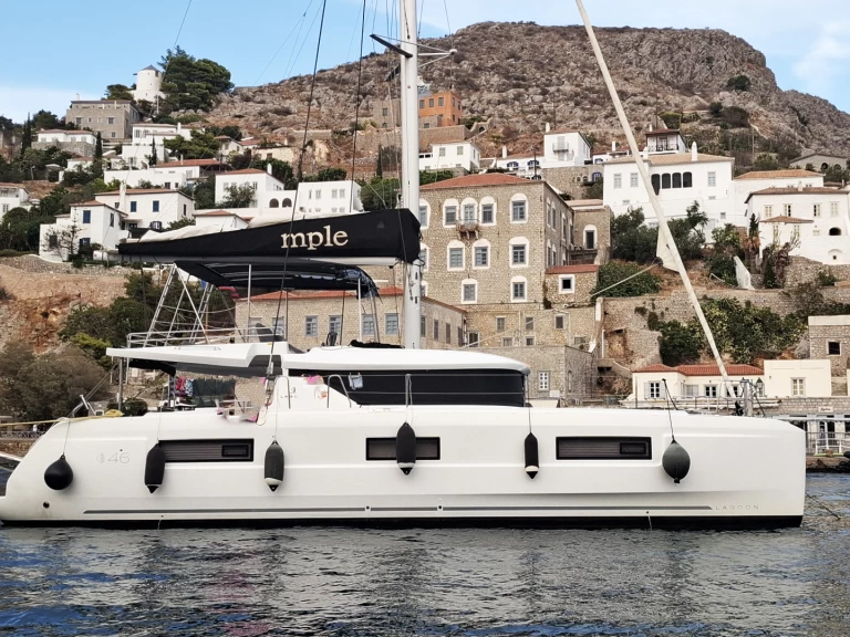 Catamarán para alquilar Álimos al mejor precio