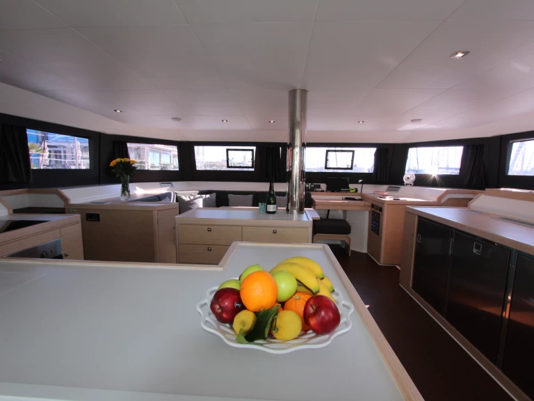 Alquiler de Dufour Dufour Catamarans 48 Sail en Castiglioncello