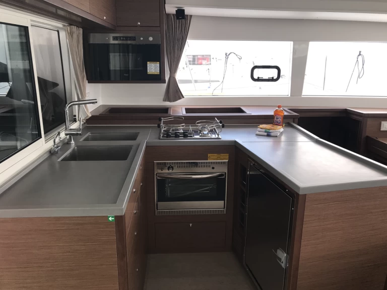 Catamarán para alquilar Cugnana Verde al mejor precio