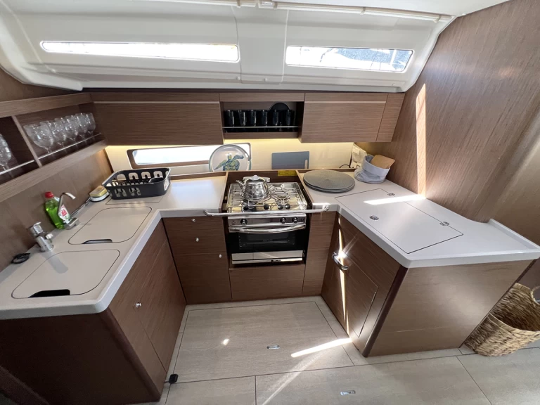 Alquiler de barcos Álimos barato de Oceanis 40.1