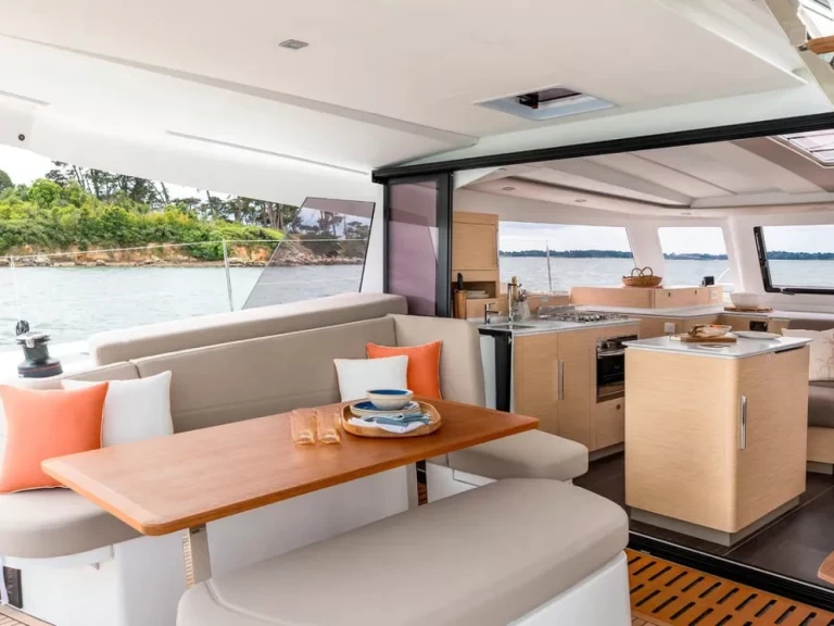 Alquiler de Catamarán, con o sin patrón Fountaine Pajot Fiskárdo